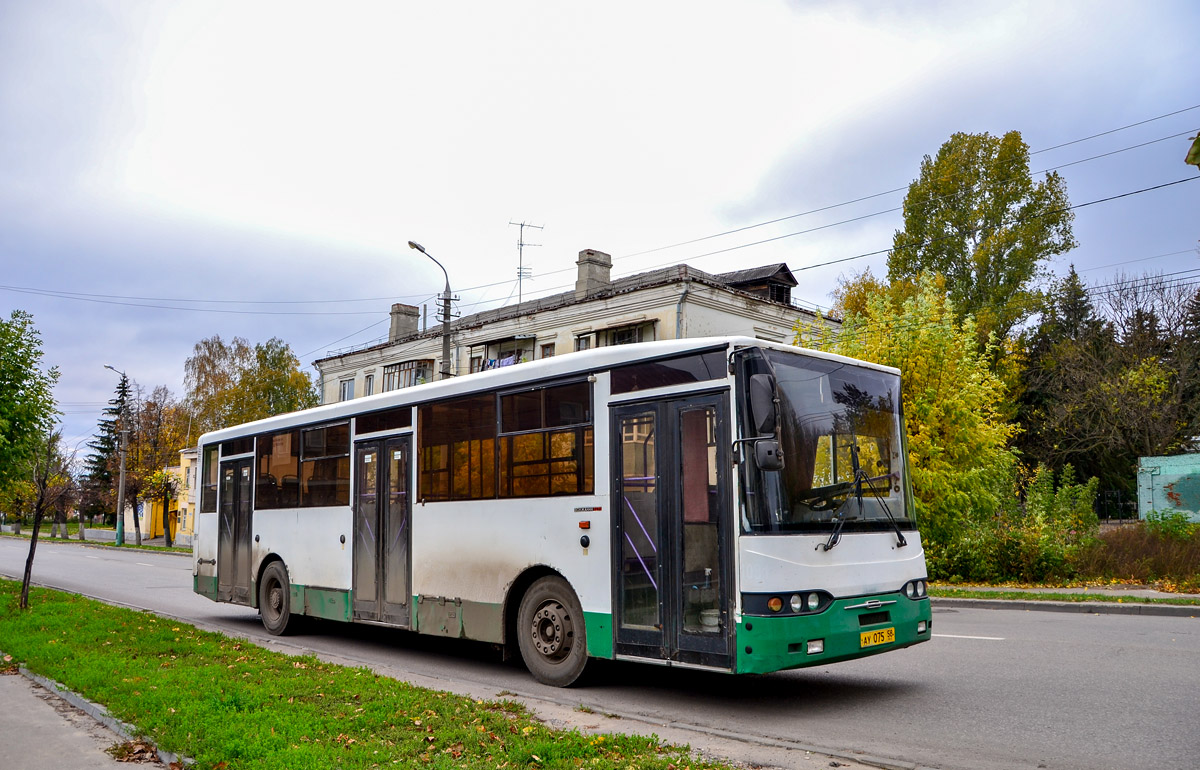 Пензенская область, Волжанин-5270-10-04 № 1081