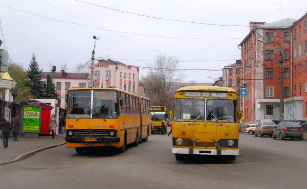 Удмуртия, Ikarus 280.33 № ЕА 402 18; Удмуртия, ЛиАЗ-677М № ЕА 284 18