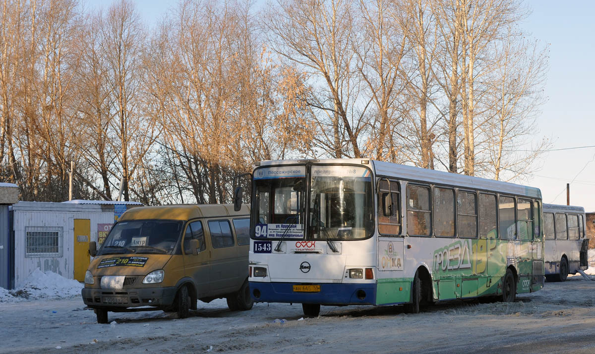 Омская область, ГАЗ-322132 (XTH, X96) № Р 008 ЕУ 55; Омская область, ЛиАЗ-5256.45 № 1543