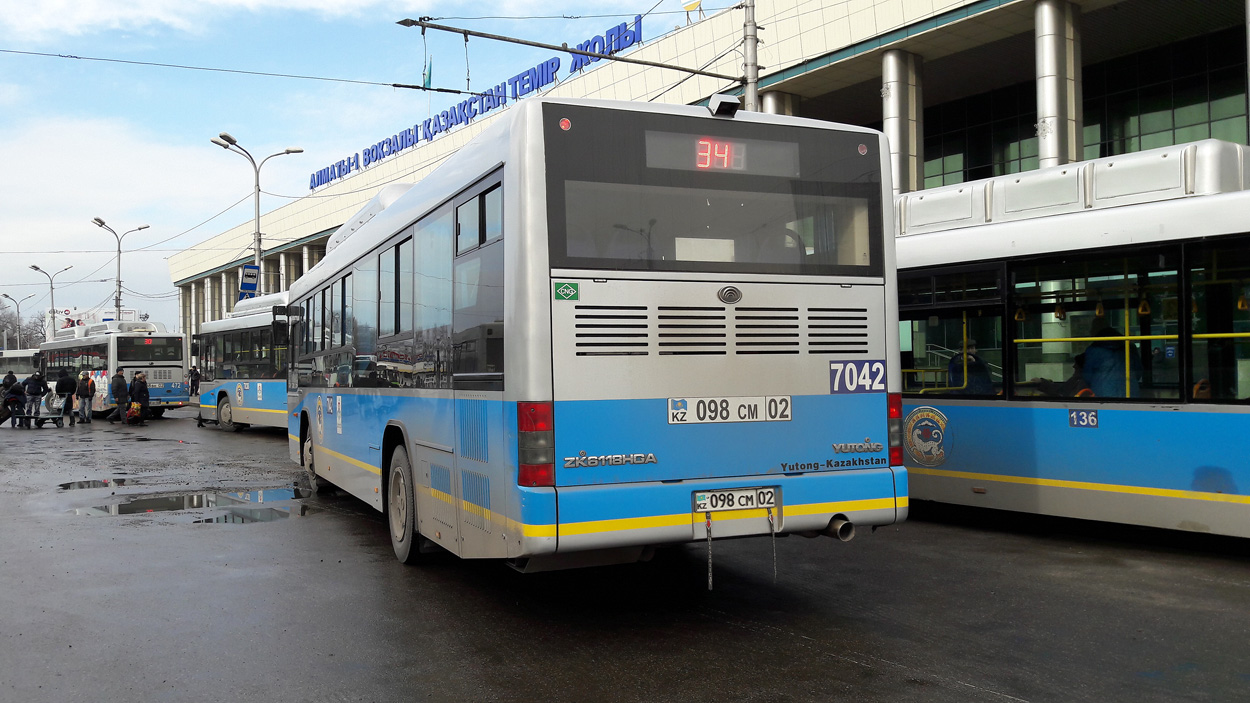 Алматы, Yutong ZK6118HGA № 7042