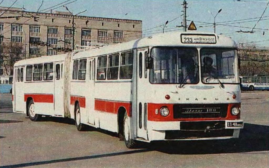 Москва, Ikarus 180 № 011