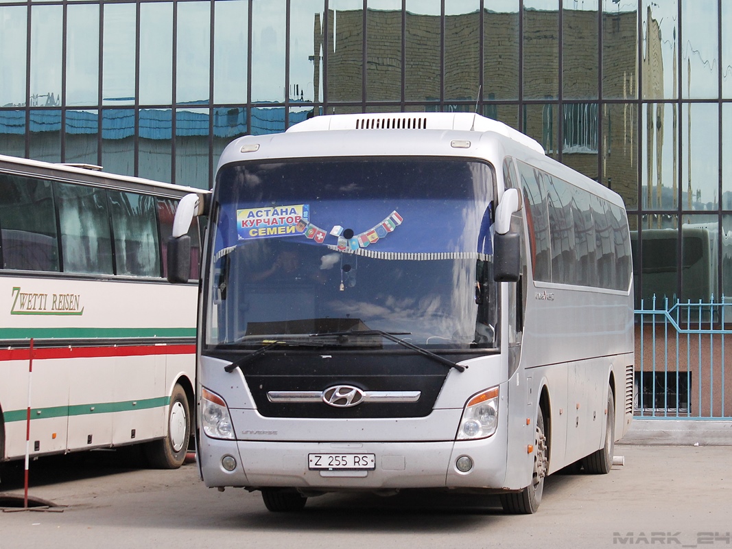 Астана, Hyundai Universe Xpress Noble № Z 255 RS