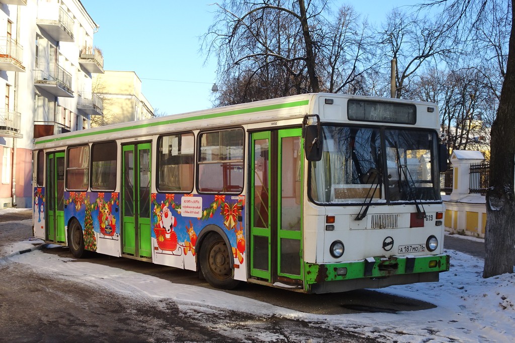 Ярославская область, ЛиАЗ-5256.30 (81 ЦИБ) № 619; Ярославская область — Автобусные заграждения на период новогодних мероприятий 2016-2017