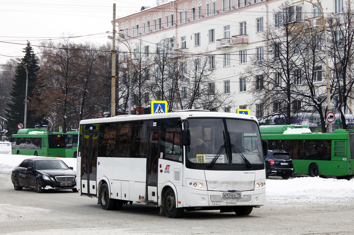 Свердловская область, ПАЗ-320414-05 "Вектор" (1-2) № В 924 ЕА 196