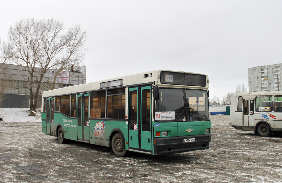 На трассе под Красноярском фура врезалась в рейсовый …