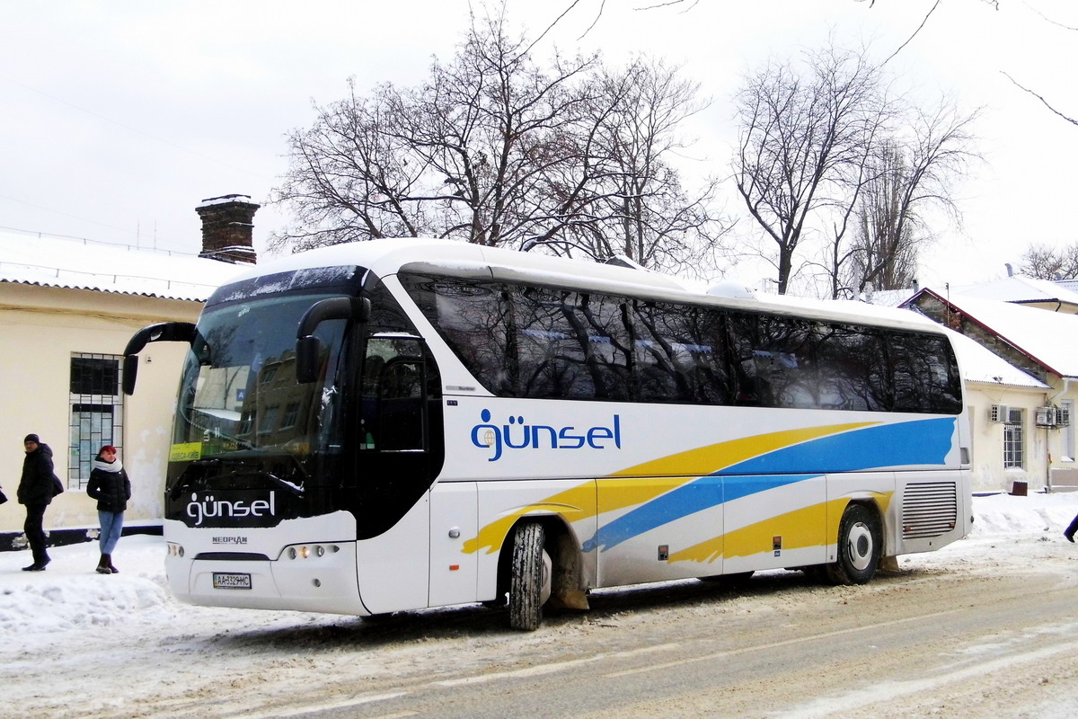 Киев, Neoplan P21 N2216SHD Tourliner SHD № AA 3329 MC