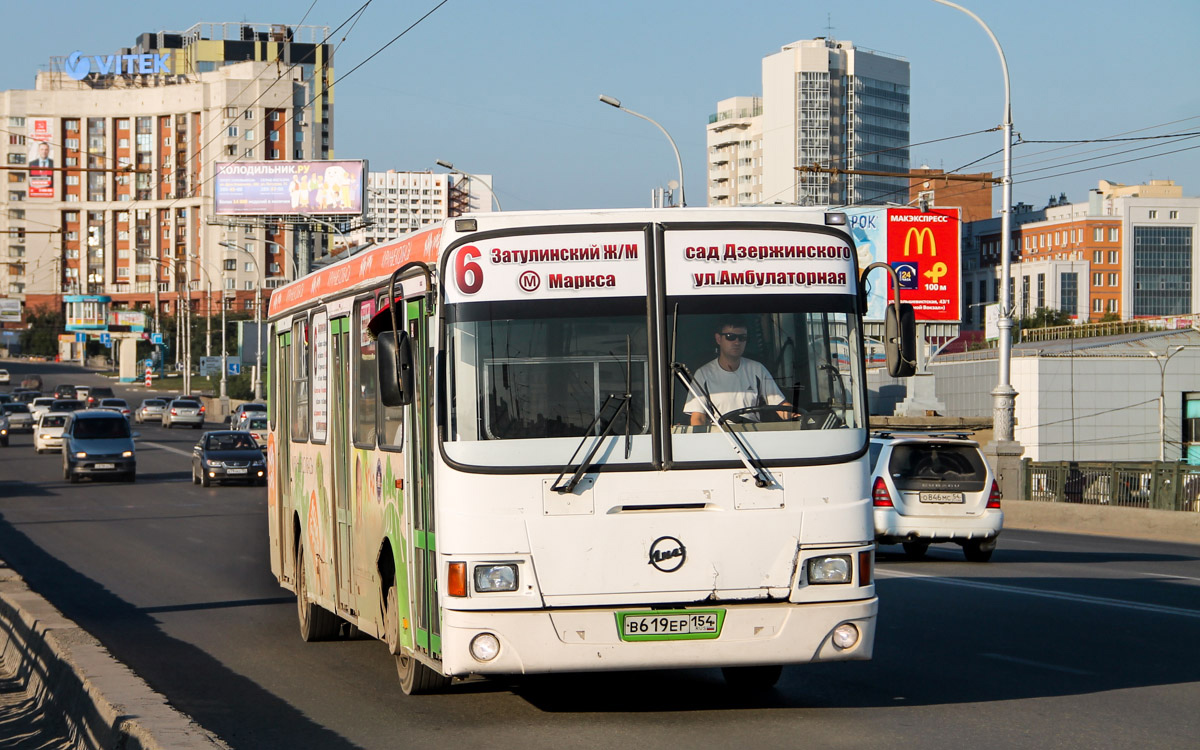 Новосибирская область, ЛиАЗ-5256.35 № В 619 ЕР 154