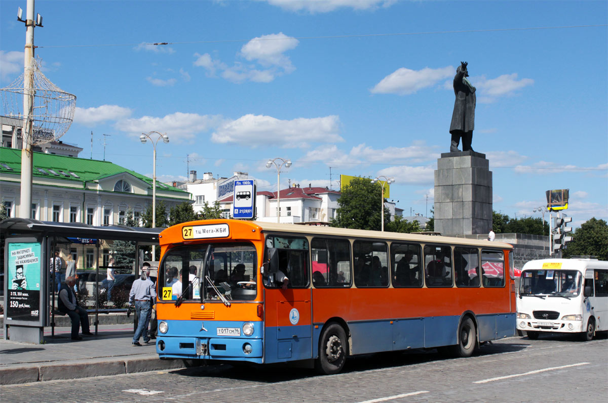 Свердловская область, Mercedes-Benz O305 № Т 017 СМ 96