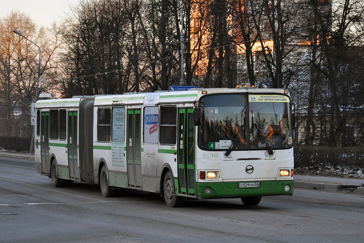Novgorod region, LiAZ-6212.00 # 142
