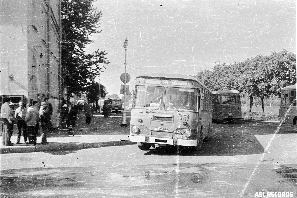 Sankt Peterburgas, LiAZ-677MB Nr. 3719