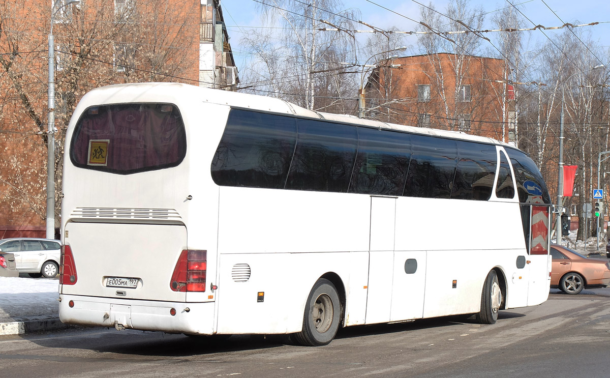 Moskau, Neoplan N516SHD Starliner Nr. Е 005 МА 197