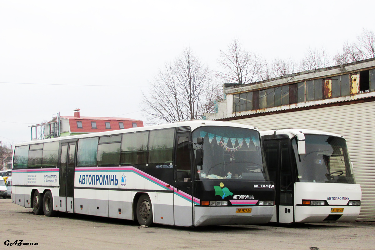 Dnepropetrovsk region, Neoplan N318/3Ü Transliner # AE 9879 AA