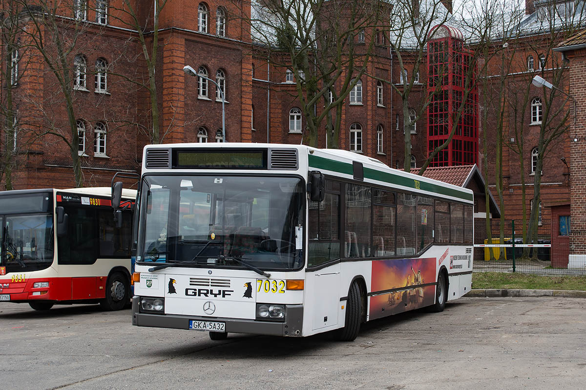 Польша, Mercedes-Benz O405N2Ü № 7032