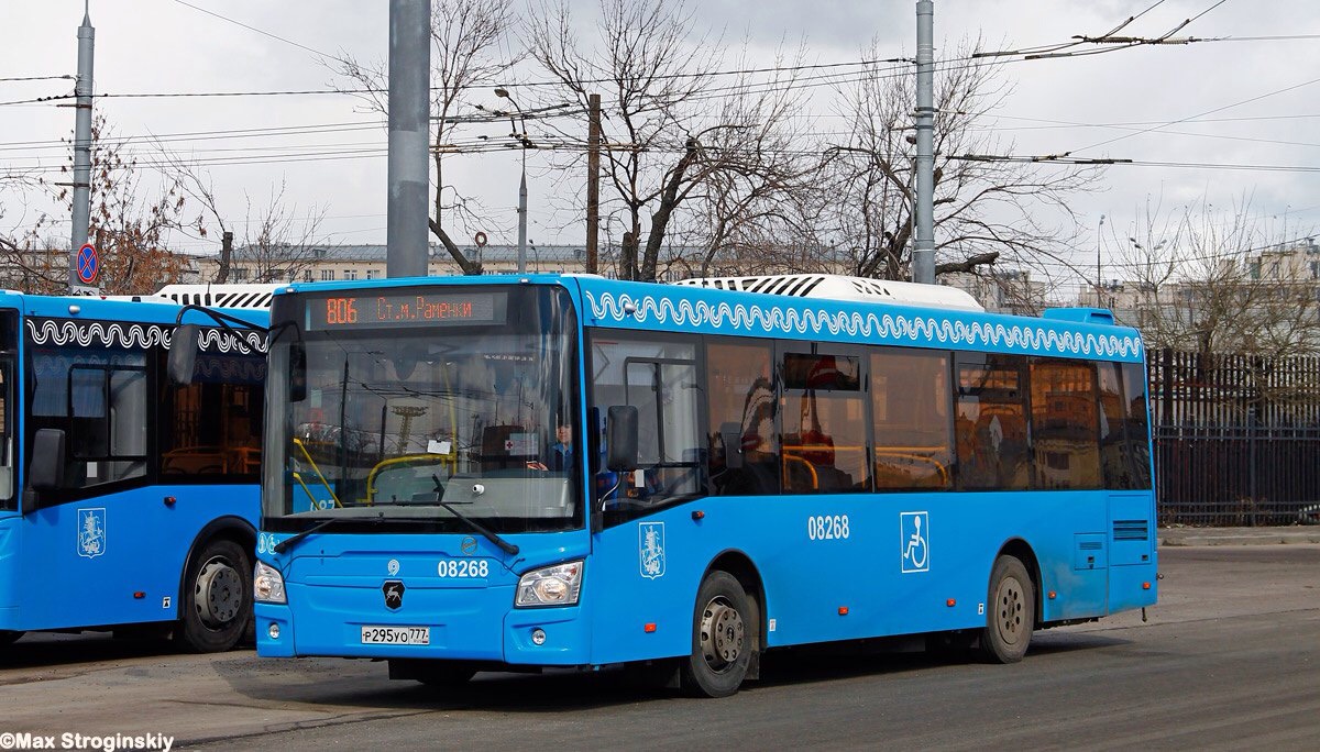 Moskau, LiAZ-4292.60 (1-2-1) Nr. 08268