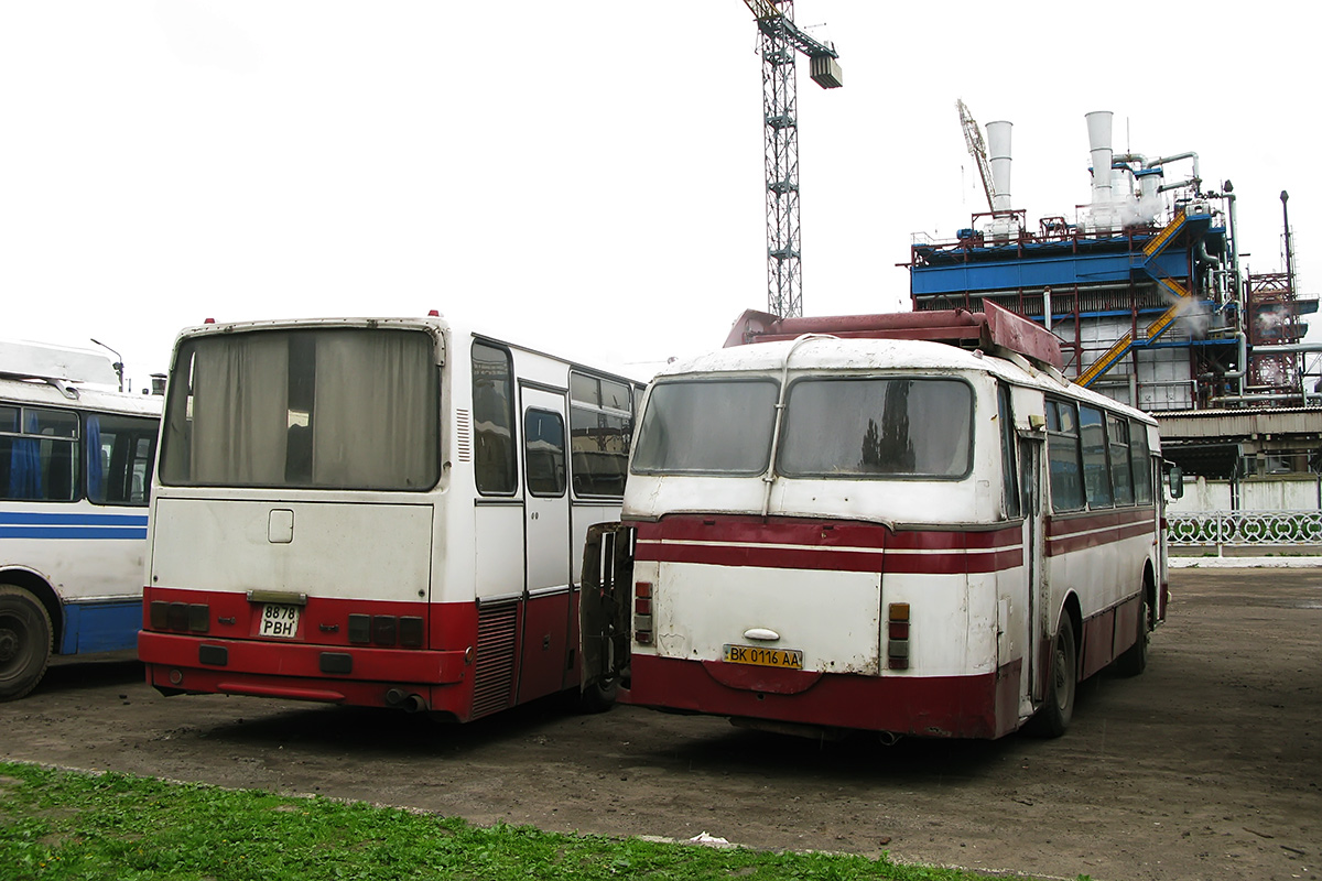 Ровненская область, Ikarus 250 № 8878 РВН; Ровненская область, ЛАЗ-695Н № BK 0116 AA