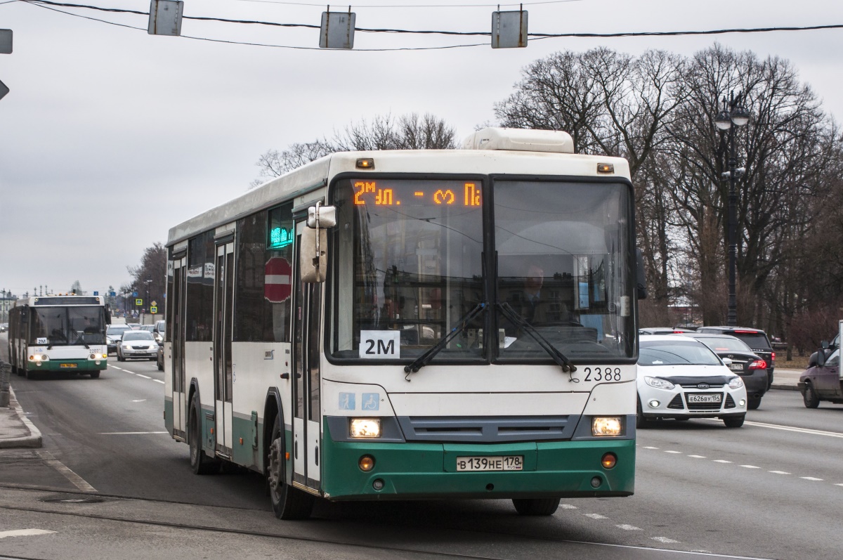 Sankt Petersburg, NefAZ-52994-40-42 Nr. 2388