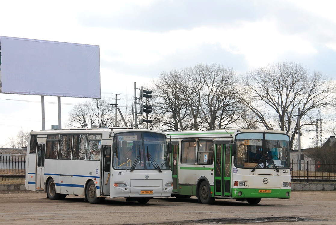 Псковская область, ПАЗ-4230-01 (2-2) (КАвЗ) № 818; Псковская область, ЛиАЗ-5256.26 № 361