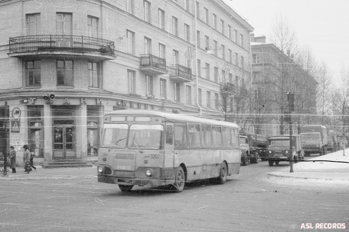 Sankt Petersburg, LiAZ-677M Nr 3207