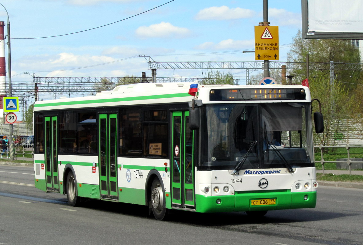 Moskau, LiAZ-5292.22 (2-2-2) Nr. 19744