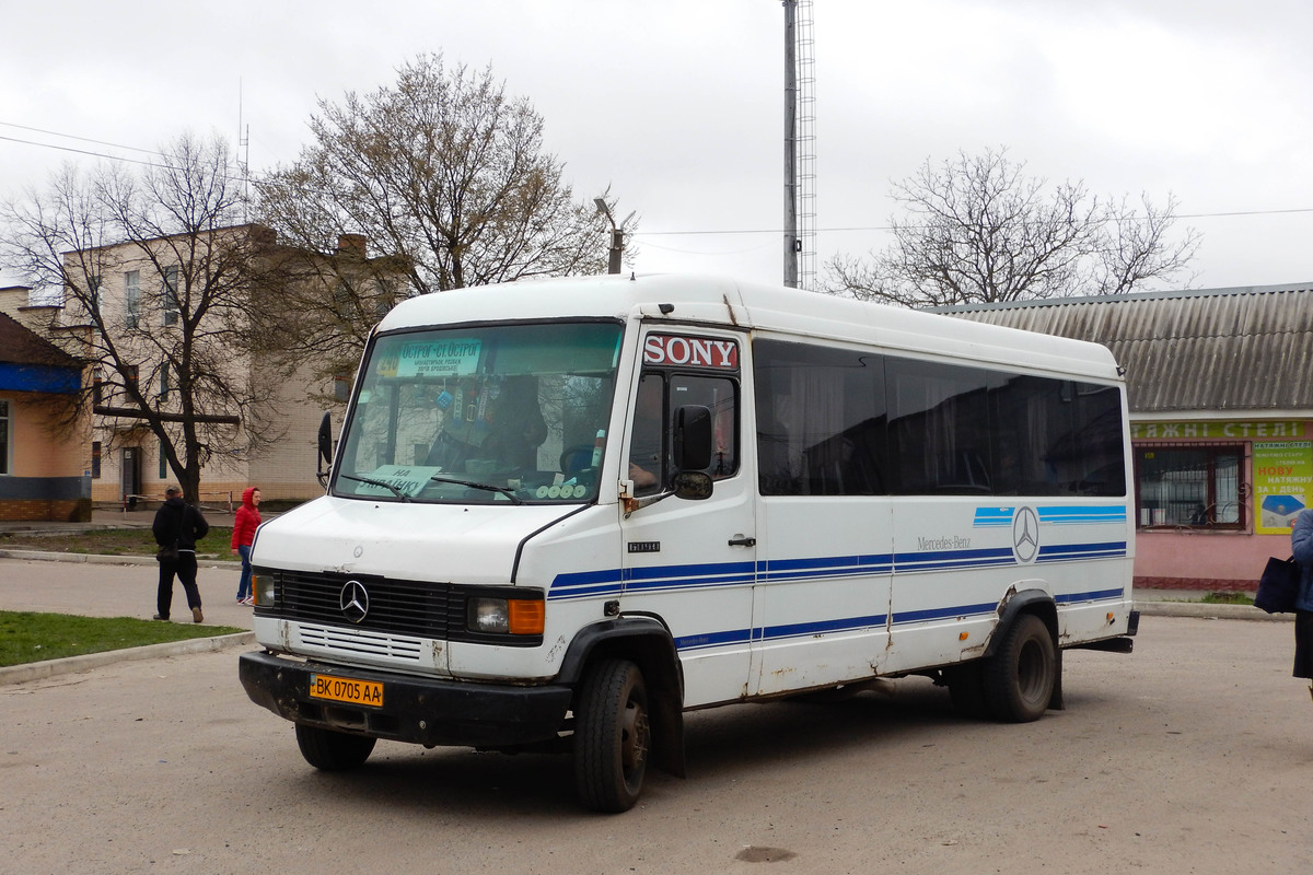 Rovno region, Mercedes-Benz T2 609D Nr. BK 0705 AA — Foto — Busverkehr