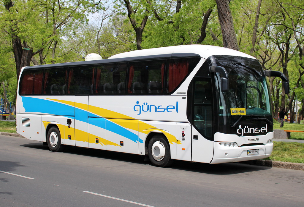 Kyjev, Neoplan P21 N2216SHD Tourliner SHD č. AA 3328 MC