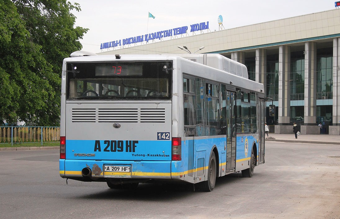 Алматы, Yutong ZK6120HGM № 142