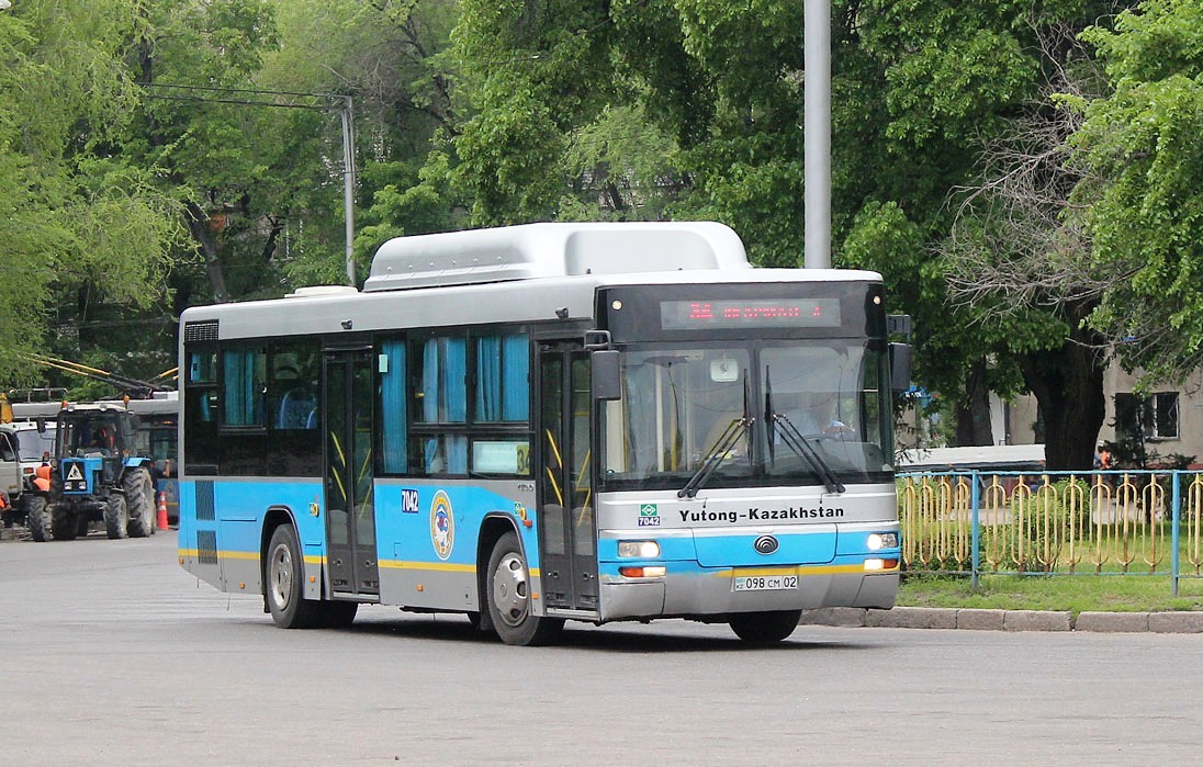 Алматы, Yutong ZK6118HGA № 7042