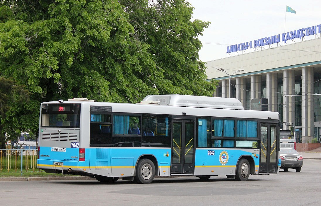 Алматы, Yutong ZK6118HGA № 7042