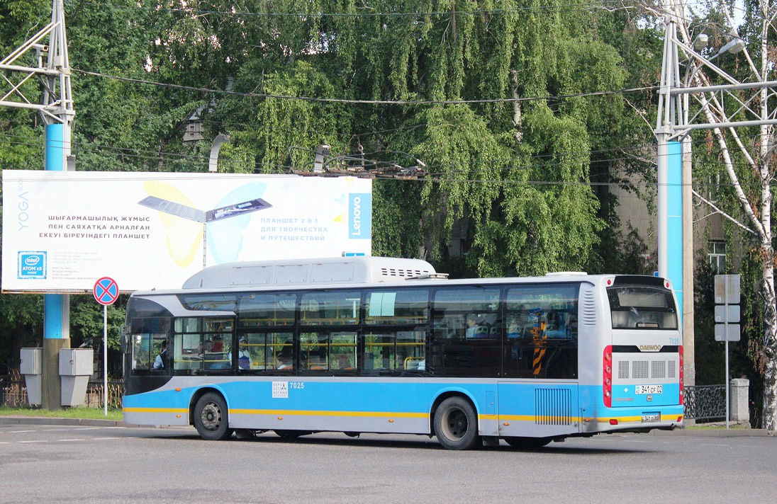 Алматы, Guilin Daewoo GDW6126CNG (СемАЗ) № 7025