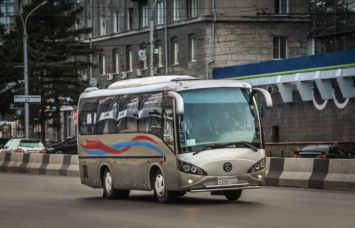 Алтайский край, Huaxi CDL6790C2K № Н 528 УТ 22