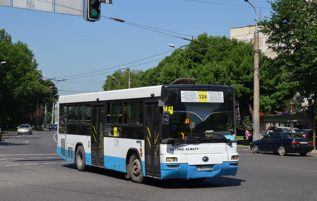 Алматы, Yutong ZK6108HGC № 114 AY 02