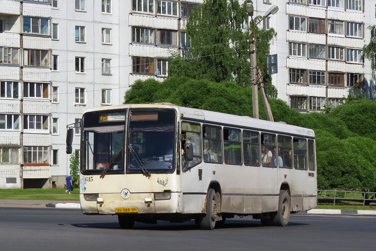 Pskovská oblast, Mercedes-Benz O345 č. 615
