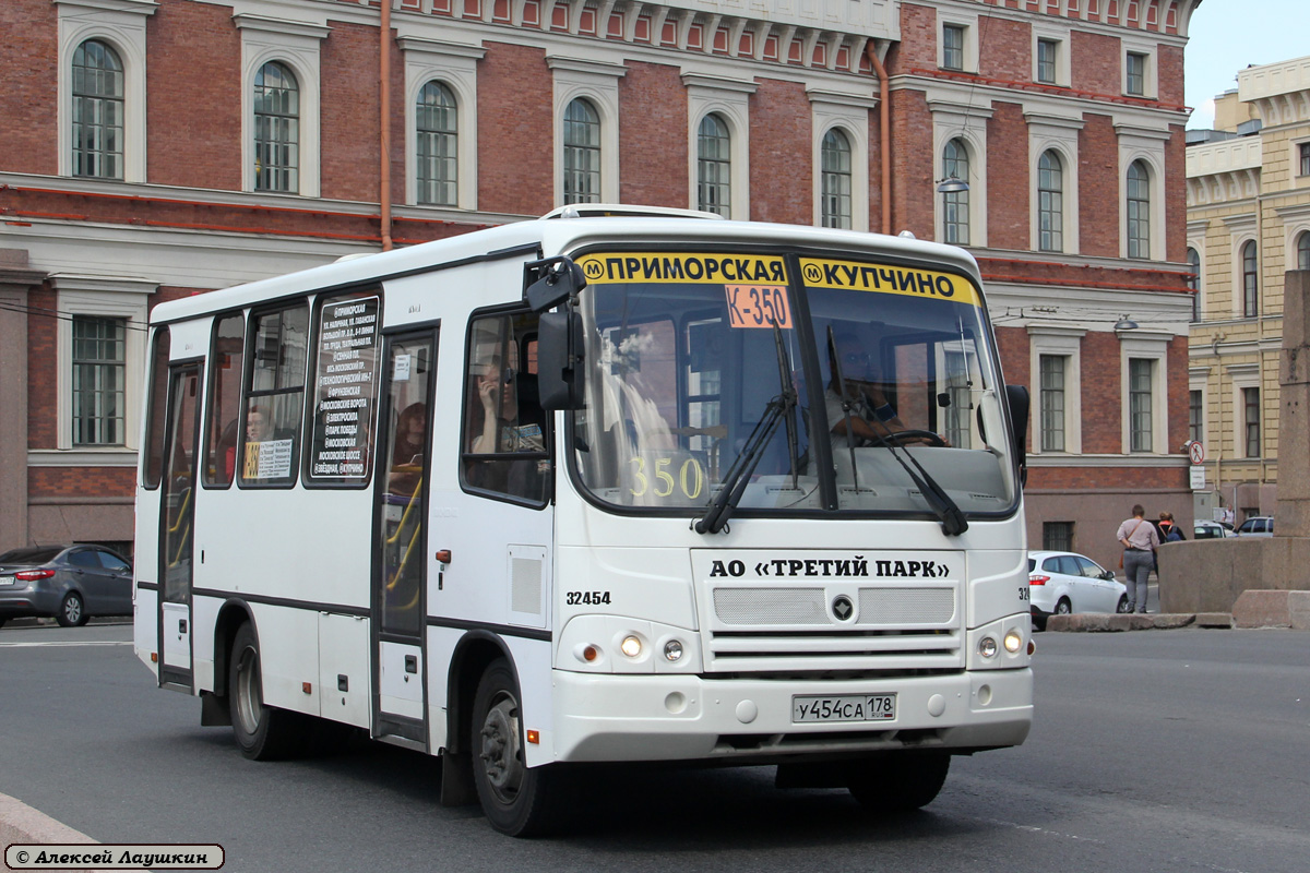 Sankt Petersburg, PAZ-320402-05 Nr У 454 СА 178