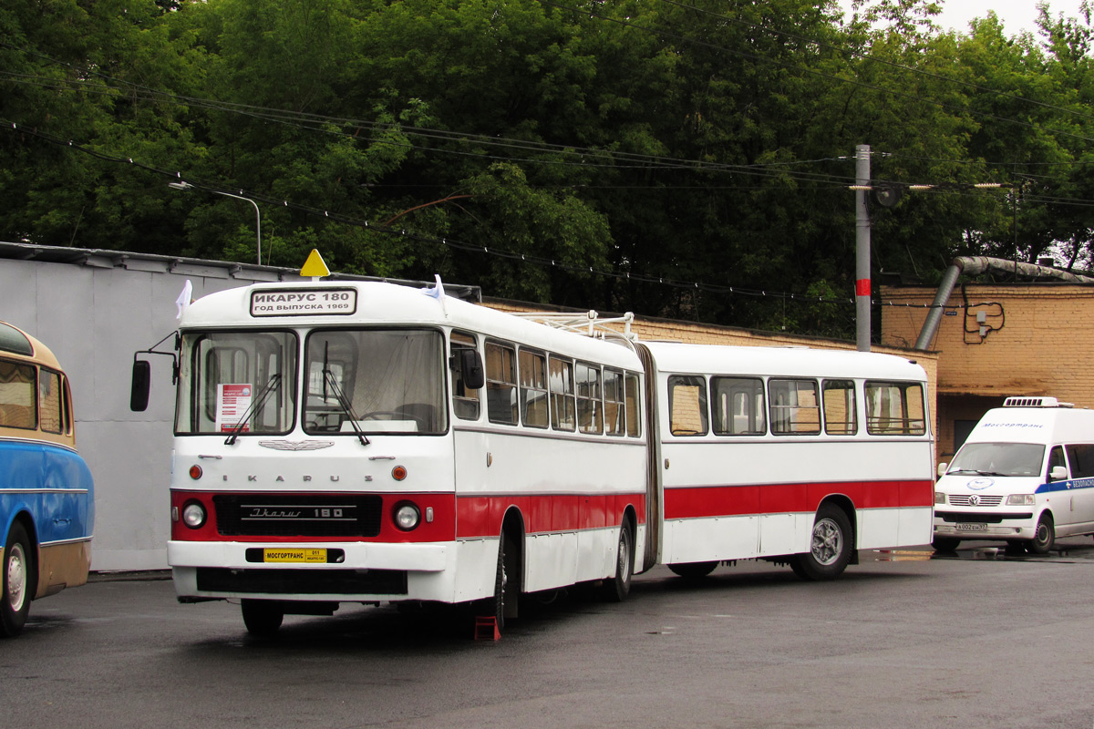 Москва, Ikarus 180 № 011