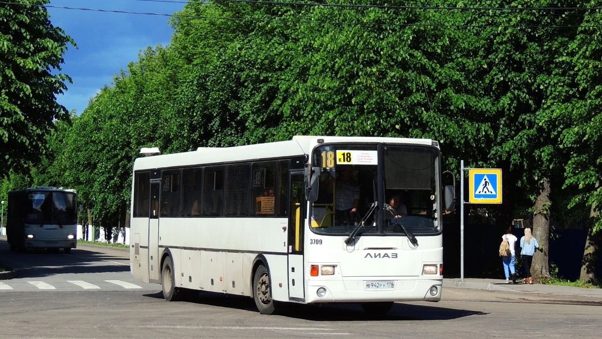 Маршрут 100 автобуса гатчина. К18 Гатчина. Гатчинский автобус. Автобусы Гатчина. Автобус к18 в Гатчине с переди.