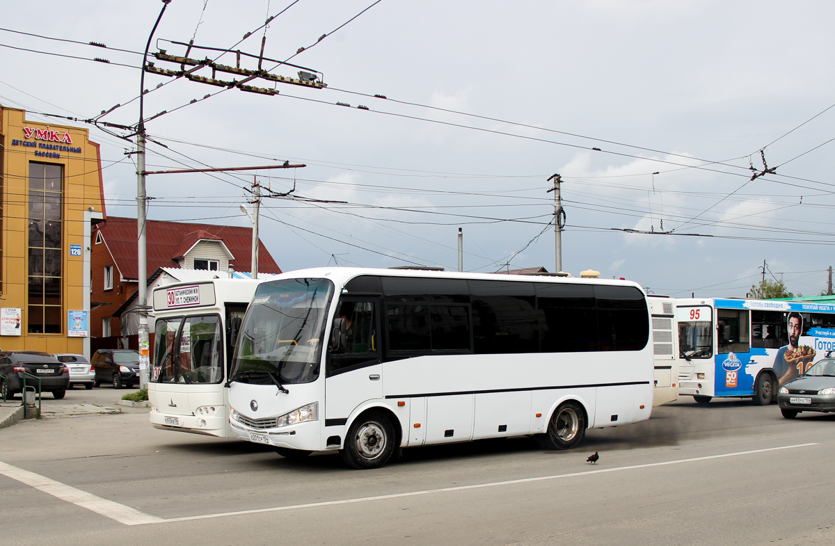 Новосибирская область, Yutong ZK6737D № Е 201 СР 154