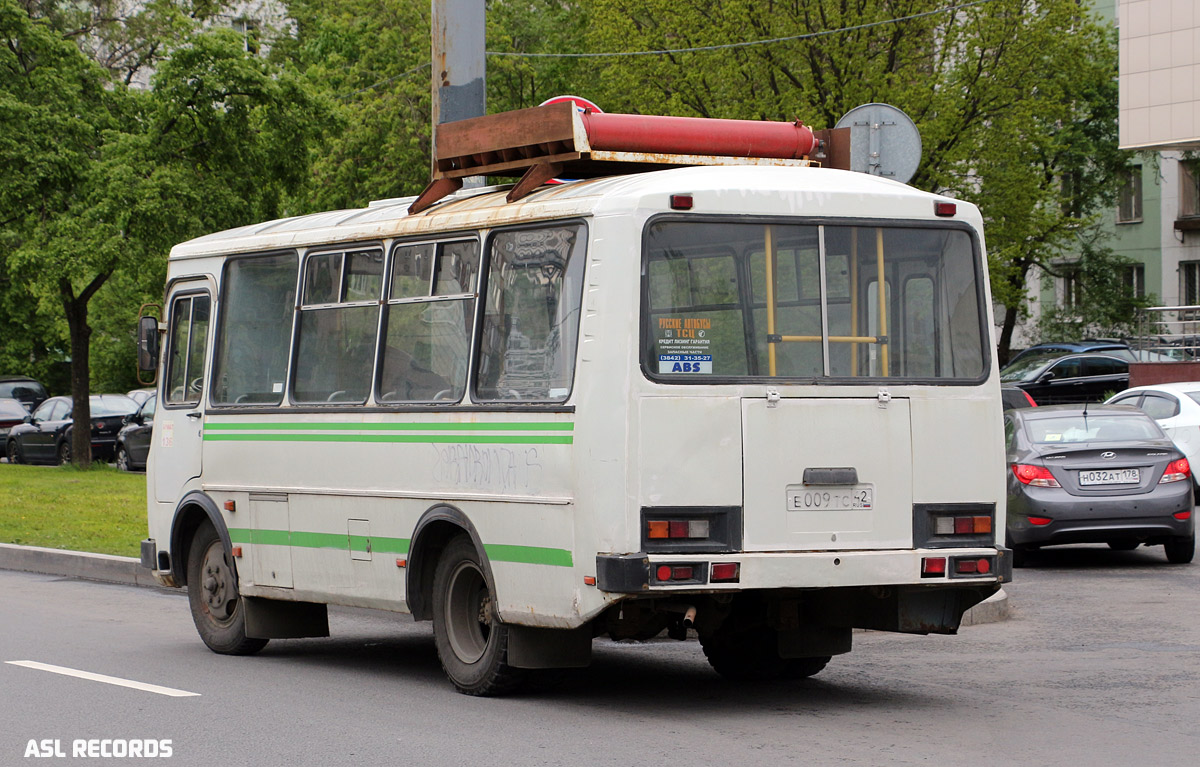 Санкт-Петербург, ПАЗ-32054 № Е 009 ТС 42