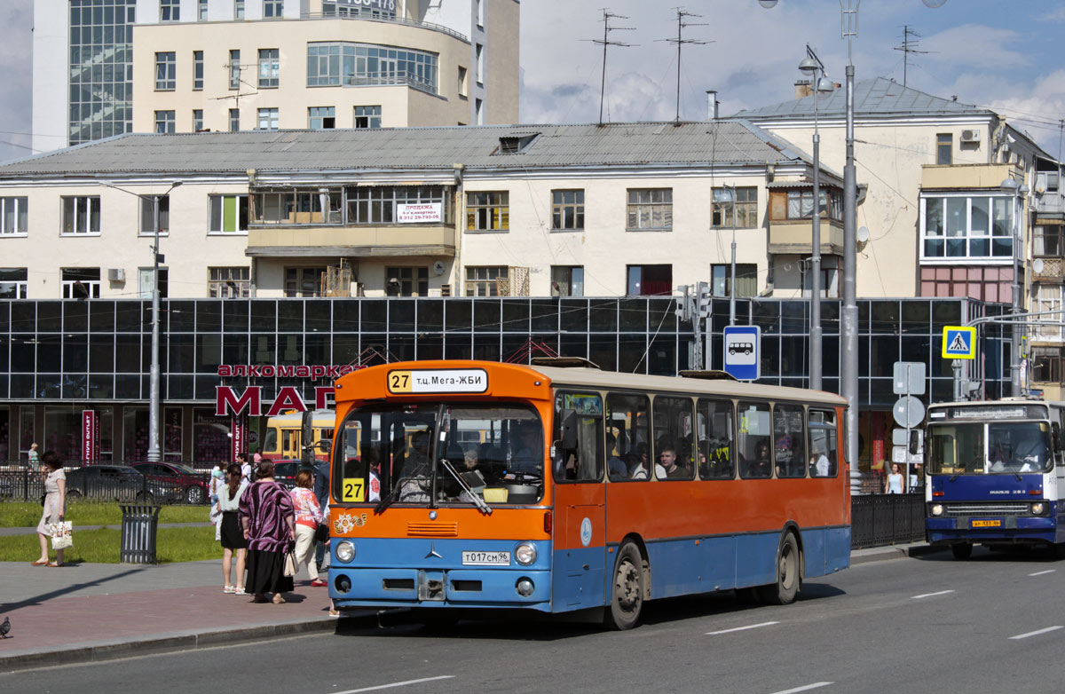 Sverdlovsk region, Mercedes-Benz O305 č. Т 017 СМ 96