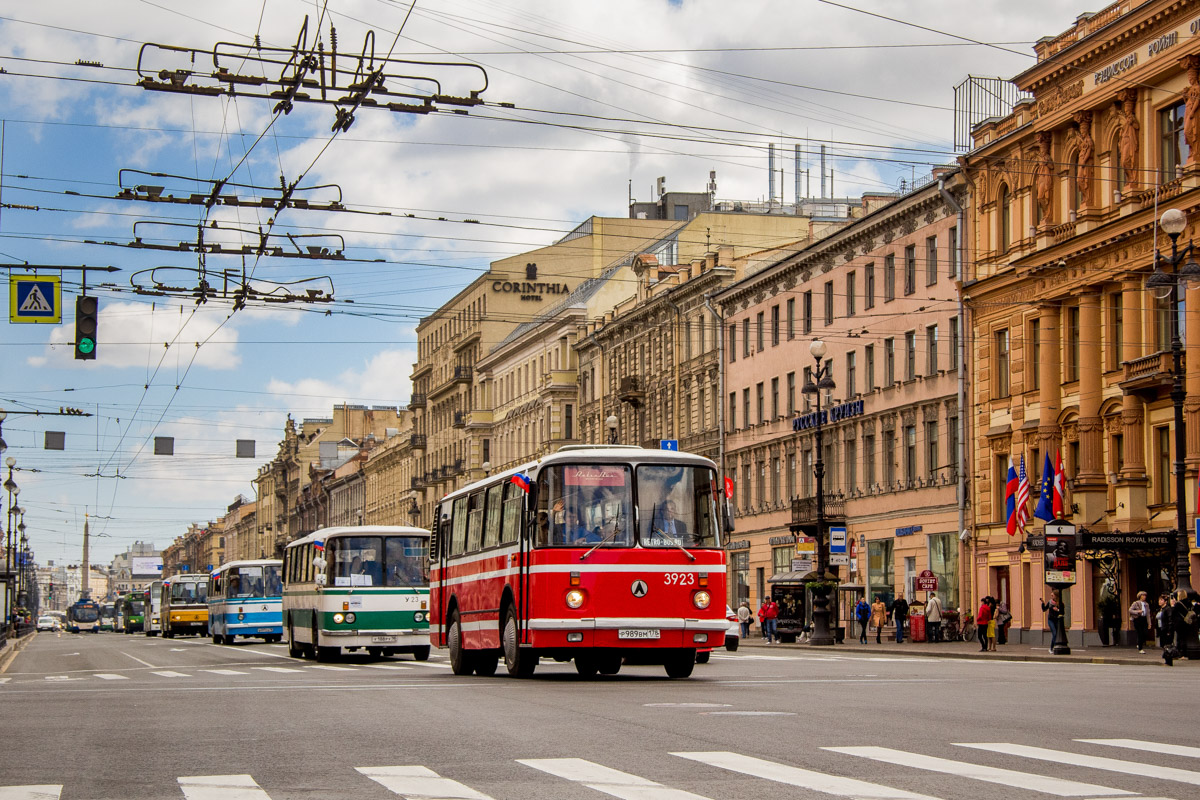 Санкт-Петербург, ЛАЗ-695Н № Р 989 ВМ 178; Санкт-Петербург — III Петербургский парад ретро-транспорта 21 мая 2017 г.