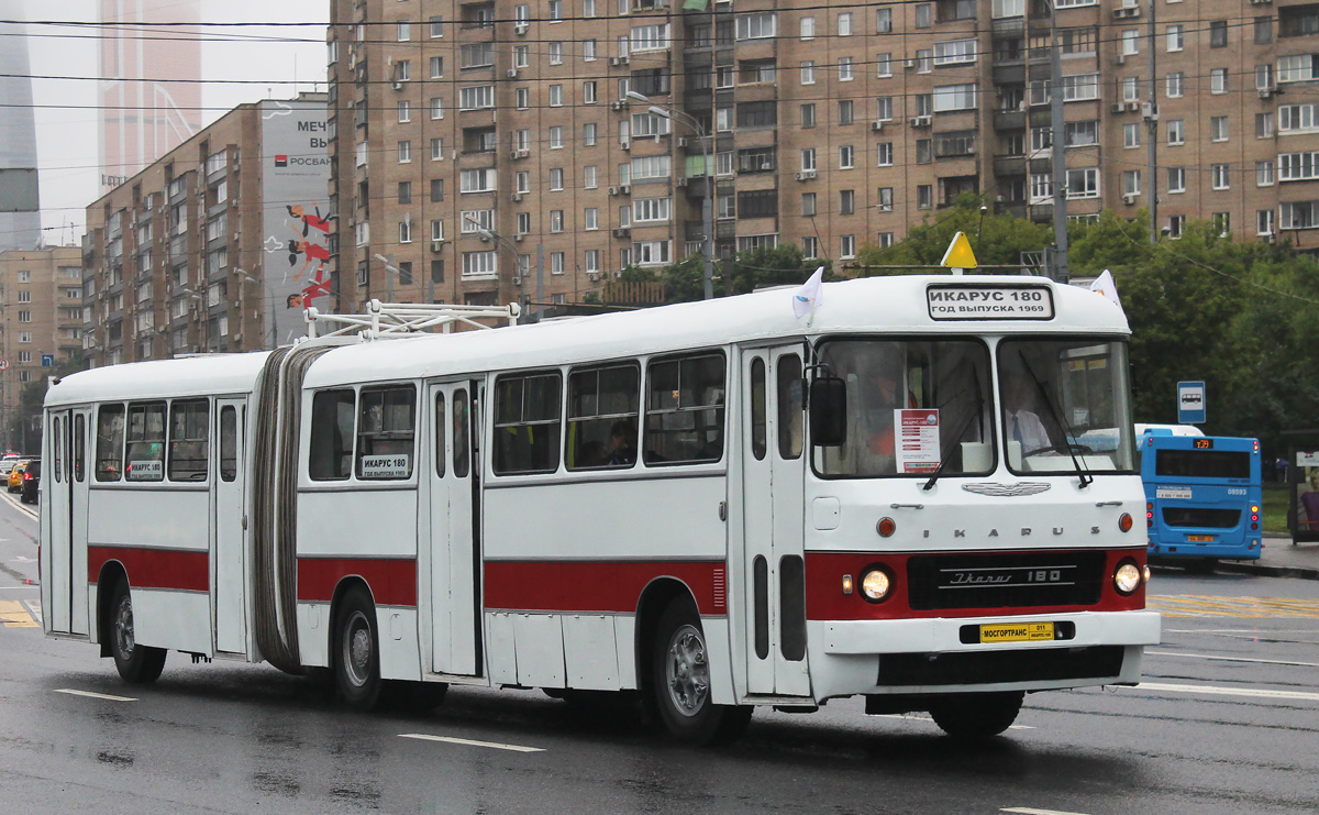 Москва, Ikarus 180 № 011