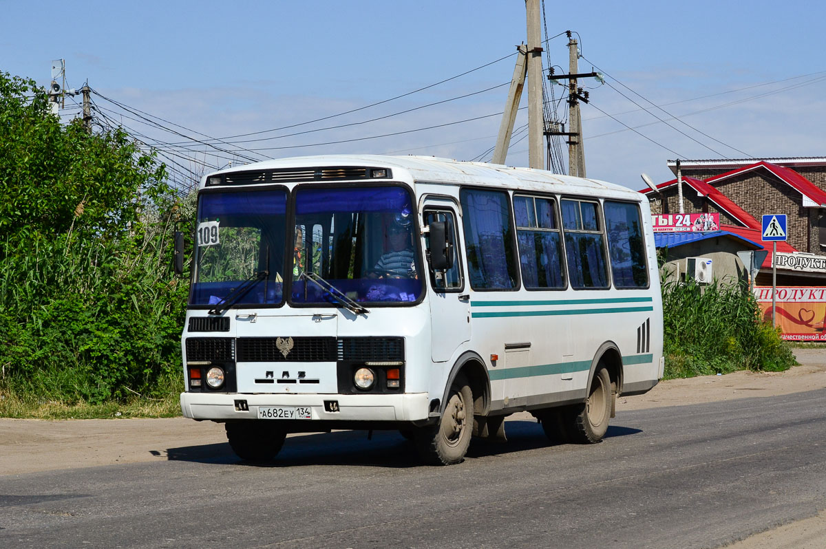 Волгоградская область, ПАЗ-3205-110 № А 682 ЕУ 134