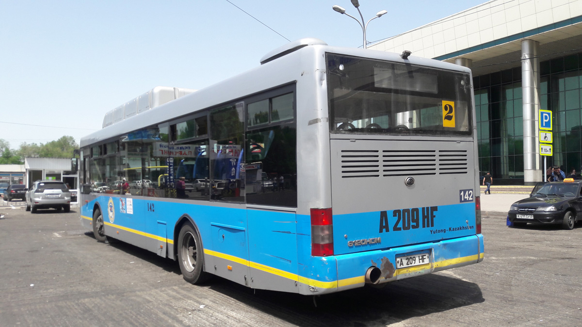 Almaty, Yutong ZK6120HGM # 142