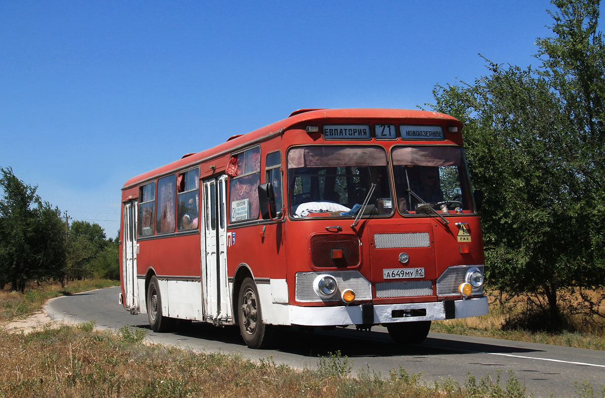 Автобусы старый крым. ЛИАЗ 677 Евпатория. ЛИАЗ 677 В Крыму. ЛИАЗ 677 белый Евпатория. ЛИАЗ 677 экспортный.