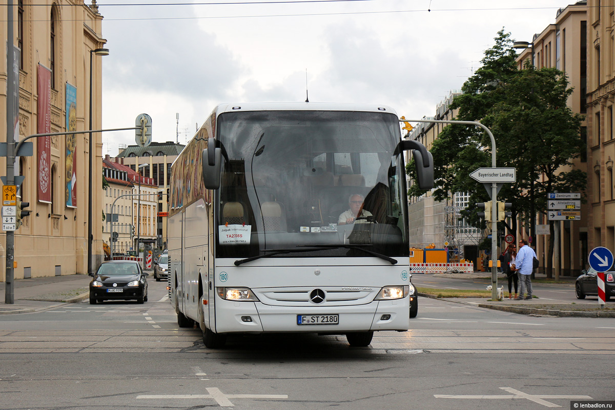 Hessen, Mercedes-Benz Tourismo II 15RHD Nr. 180