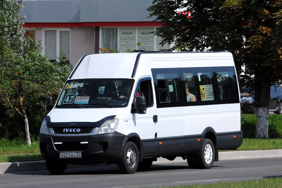 Брянская область, Нижегородец-2227UT (IVECO Daily) № М 221 ВХ 32