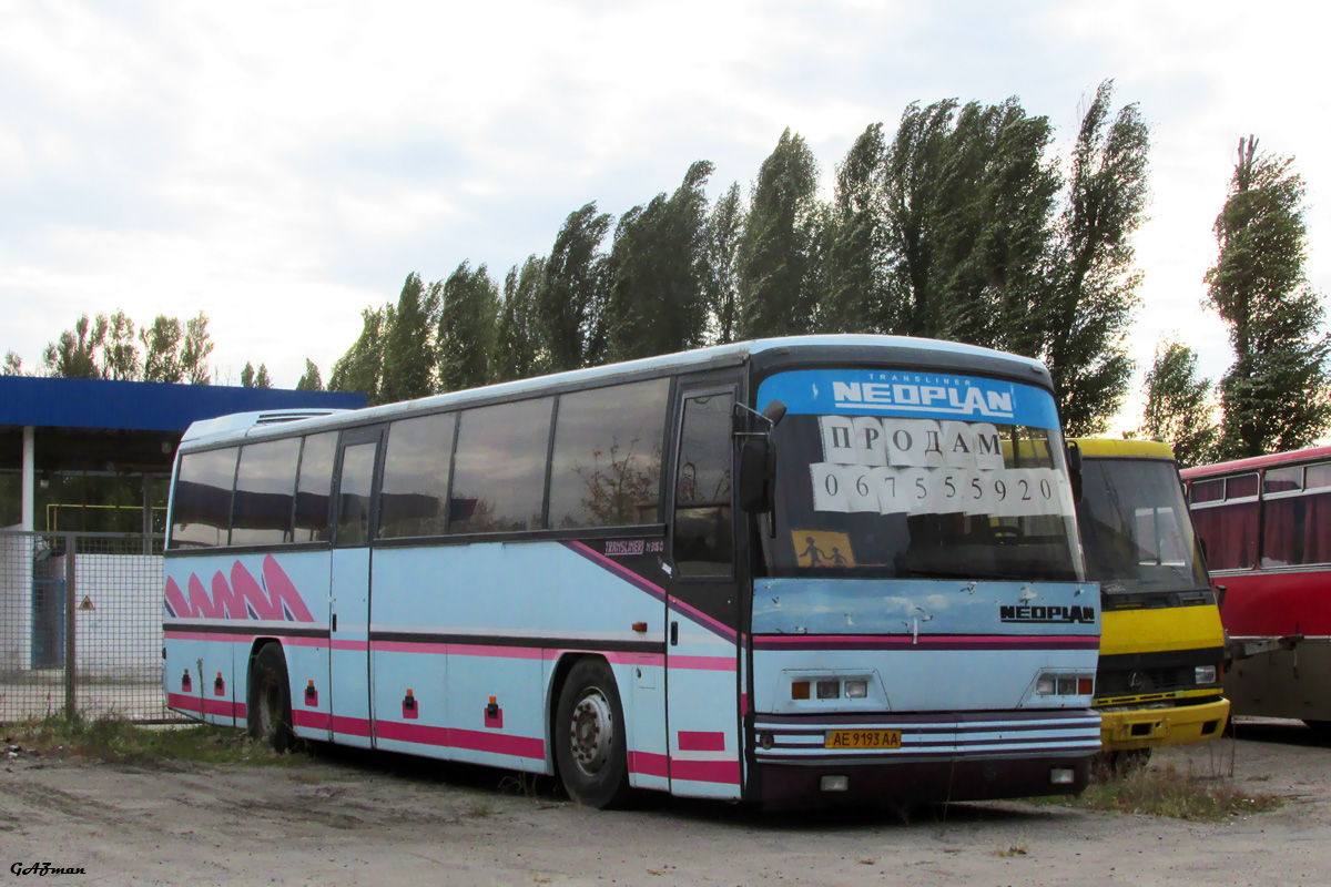 Dnepropetrovsk region, Neoplan N316K Transliner # AE 9193 AA