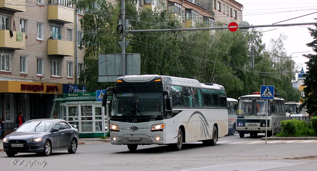 Томская область, Kia Granbird № Е 224 ХМ 70