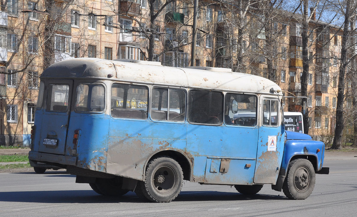 Омская область, КАвЗ-3270 № В 817 МХ 55