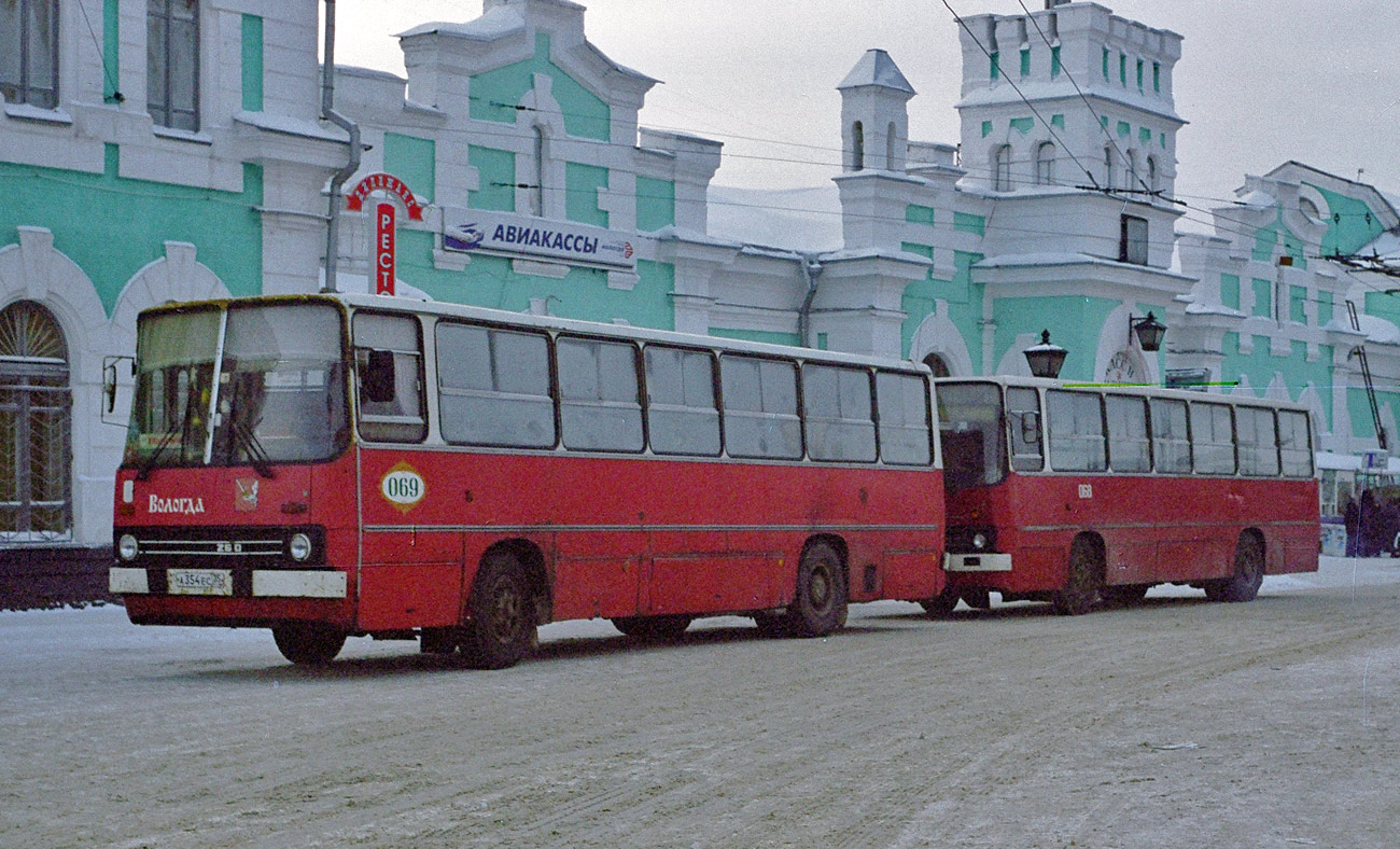 Вологодская область, Ikarus 260.04 № 069; Вологодская область, Ikarus 260.04 № 068