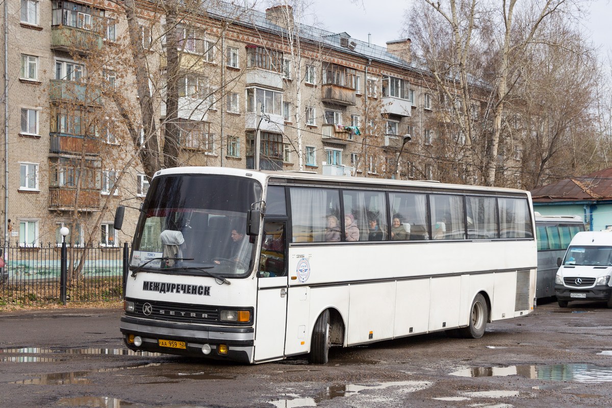 Маршрутки междуреченский. Автовокзал Междуреченск. Автобусы Междуреченск. Междуреченск Томск автобус. Автовокзал Томск 1990.